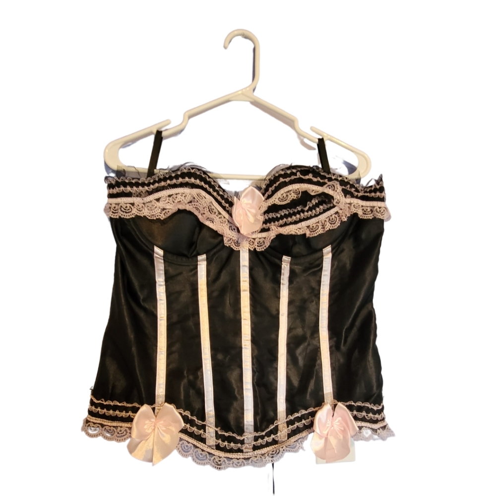 Black corset with pink lace detail